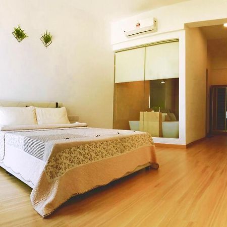 Luxury Seaview Family Suite By Little Cabin George Town Bagian luar foto