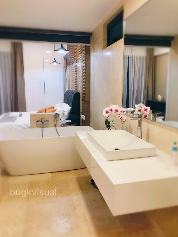 Luxury Seaview Family Suite By Little Cabin George Town Bagian luar foto